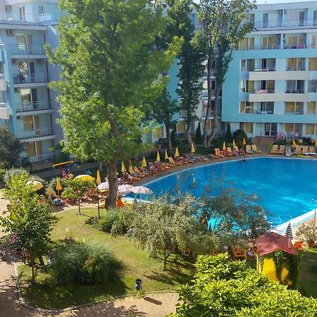 Niko Apartments Pantai Sunny Bagian luar foto