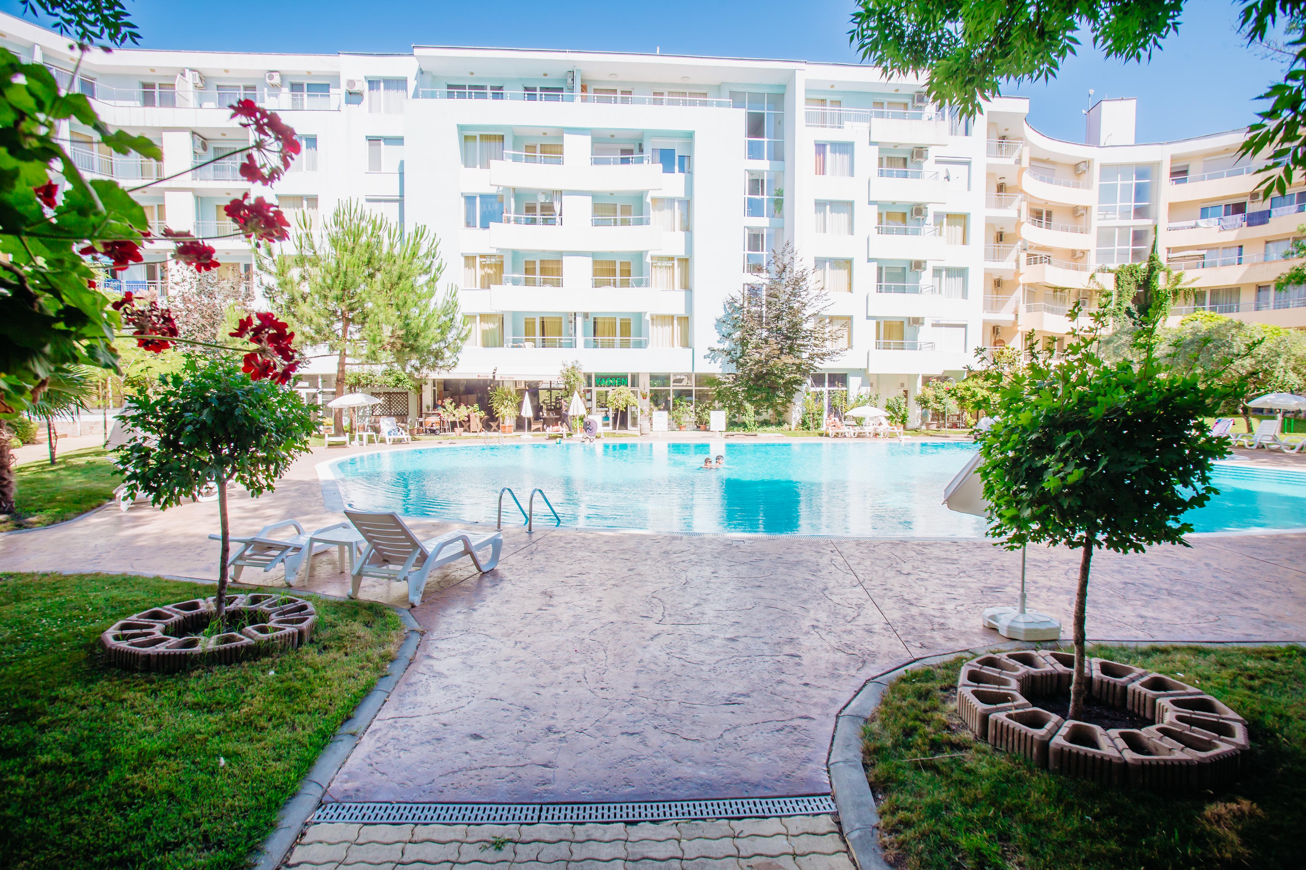 Niko Apartments Pantai Sunny Bagian luar foto