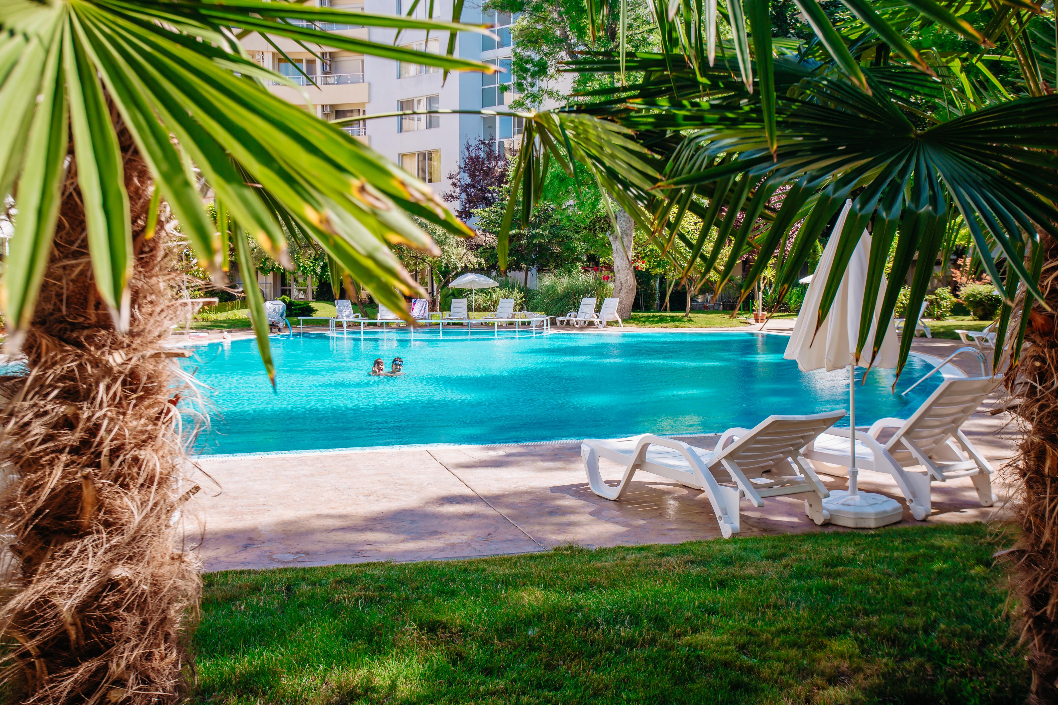 Niko Apartments Pantai Sunny Bagian luar foto