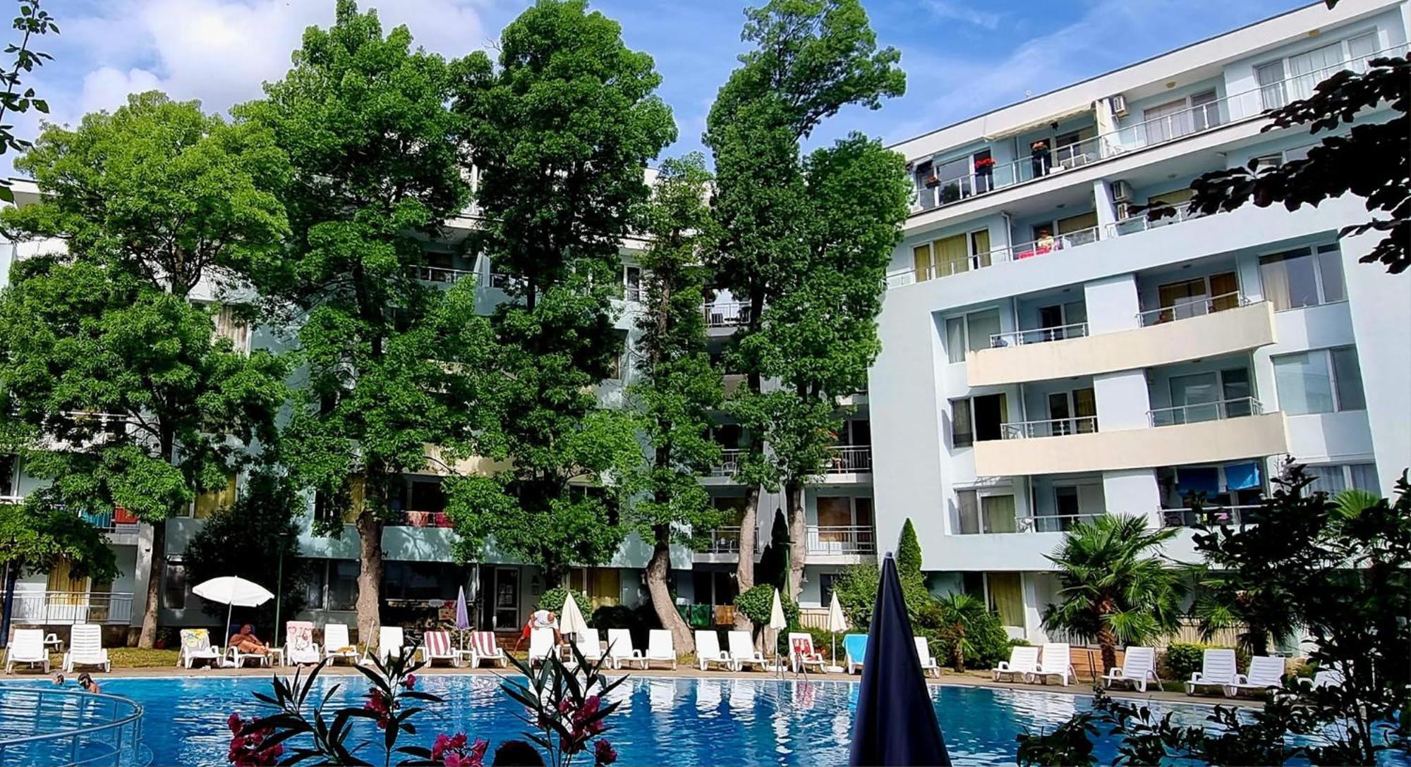 Niko Apartments Pantai Sunny Bagian luar foto