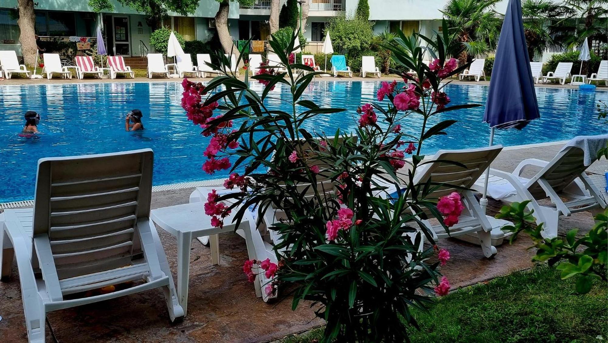 Niko Apartments Pantai Sunny Bagian luar foto